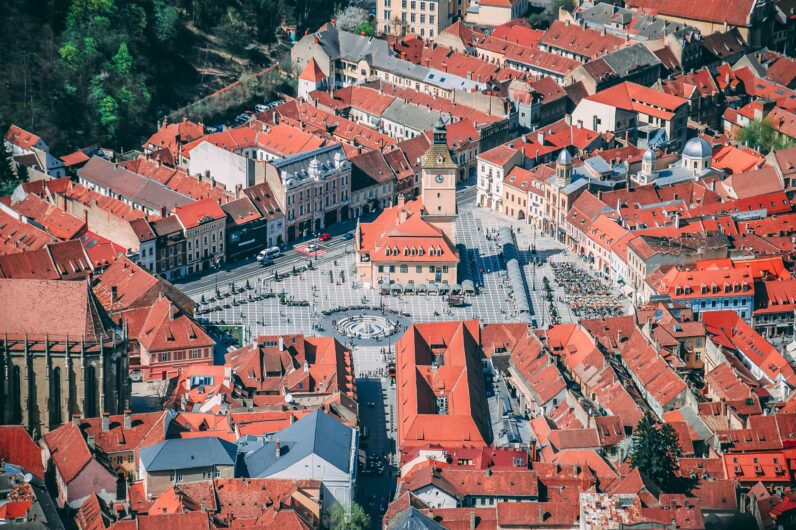 Gu&iacute;a de Brasov: castillos, historia y planes para un viaje diferente en Transilvania, m&aacute;s all&aacute; de Dr&aacute;cula