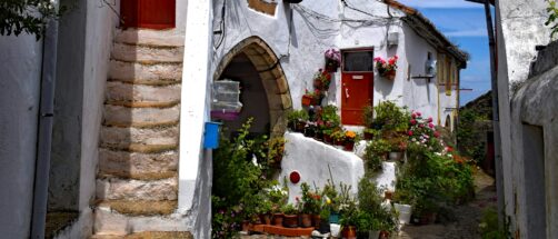 El pueblo m&aacute;s bello y desconocido de Portugal: casas blancas y un castillo desde el que se divisa Espa&ntilde;a