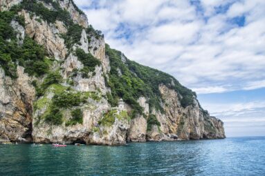 La ruta de senderismo m&aacute;s bonita de Cantabria: un faro espectacular, acantilados y el pueblo de las anchoas