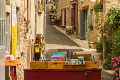 En este bello pueblo franc&eacute;s siempre es el D&iacute;a del Libro: tiene 15 librer&iacute;as y est&aacute; a solo dos horas de Espa&ntilde;a