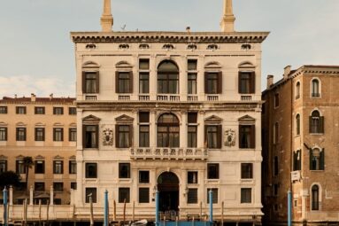 Este es el hotel m&aacute;s bonito de Venecia: un palazzo del siglo XVI convertido en el refugio favorito del lujo silencioso