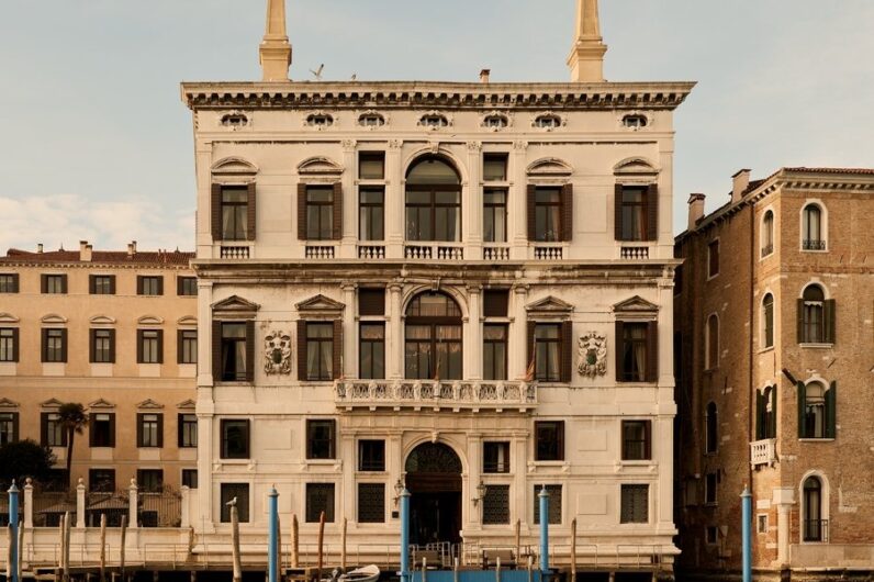Este es el hotel m&aacute;s bonito de Venecia: un palazzo del siglo XVI convertido en el refugio favorito del lujo silencioso