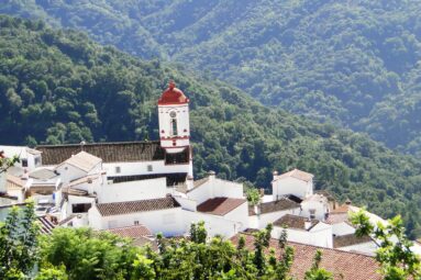 Este valle malagueño es un paraíso natural: está cerca de la costa y tiene quince pueblos preciosos