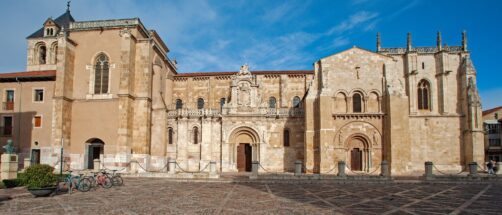 En este monasterio del norte de Espa&ntilde;a est&aacute; la Capilla Sixtina del rom&aacute;nico: tiene hotel y restaurante