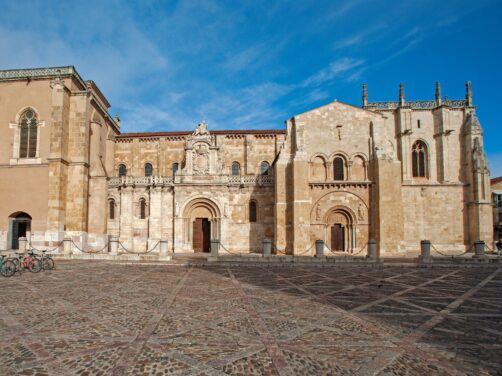 En este monasterio del norte de Espa&ntilde;a est&aacute; la Capilla Sixtina del rom&aacute;nico: tiene hotel y restaurante