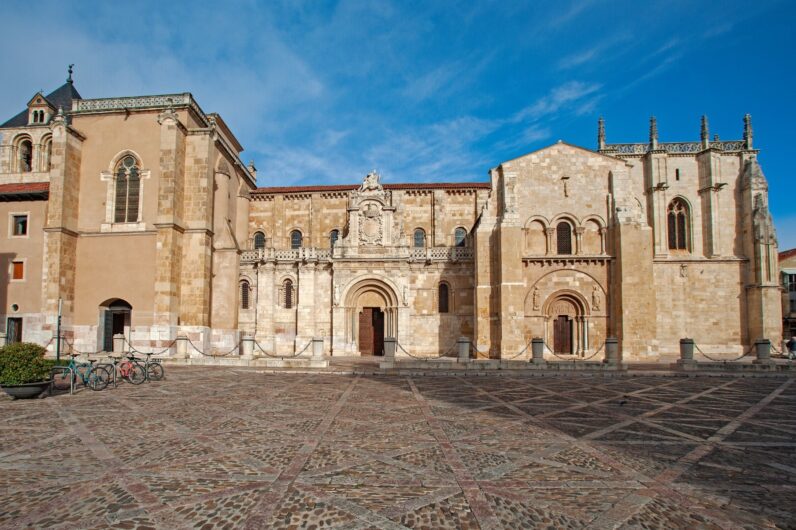 En este monasterio del norte de Espa&ntilde;a est&aacute; la Capilla Sixtina del rom&aacute;nico: tiene hotel y restaurante