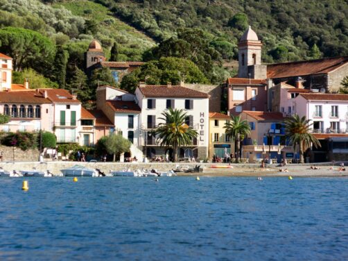 10 pueblos costeros de Francia que mantienen la esencia de antes y son ideales para vivir un verano diferente
