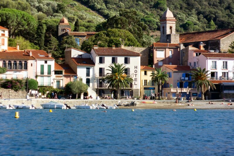 10 pueblos costeros de Francia que mantienen la esencia de antes y son ideales para vivir un verano diferente