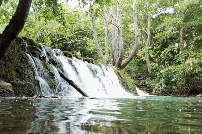 Parece Islandia, pero es Espa&ntilde;a: una ruta por las cascadas y paisajes de agua m&aacute;s espectaculares de Burgos
