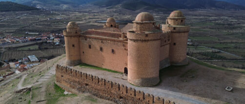 Este imponente castillo de Granada fue el primer edificio renacentista en Espa&ntilde;a: tiene vistas a Sierra Nevada y ofrece visitas teatralizadas
