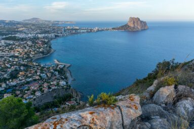 Calpe es mucho m&aacute;s que playas: por qu&eacute; todo el mundo quiere ir a este destino mediterr&aacute;neo