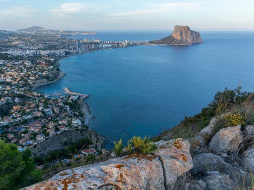Calpe es mucho m&aacute;s que playas: por qu&eacute; todo el mundo quiere ir a este destino mediterr&aacute;neo