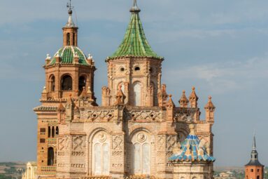 Cuatro torres mudéjares y fabulosas casas modernistas: esta ciudad de Aragón está a tres horas de Madrid y es perfecta para una escapada