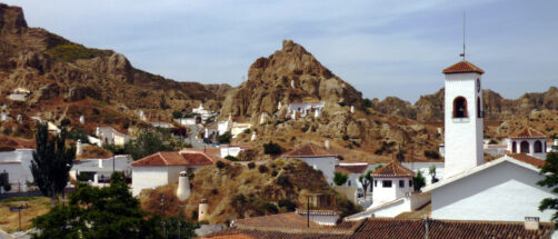 Este pueblo del Sur est&aacute; en un enclave &uacute;nico en Espa&ntilde;a: en sus casas-cueva nunca hace calor en verano