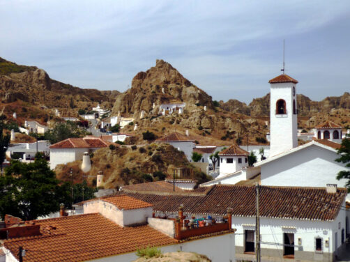 Este pueblo del Sur est&aacute; en un enclave &uacute;nico en Espa&ntilde;a: en sus casas-cueva nunca hace calor en verano
