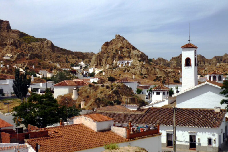 Este pueblo del Sur est&aacute; en un enclave &uacute;nico en Espa&ntilde;a: en sus casas-cueva nunca hace calor en verano