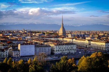 La ciudad italiana que está conquistando a quienes se cansaron de Milán: aquí nació el vermut