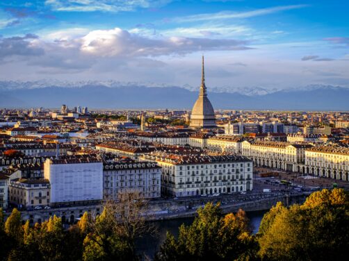 La ciudad italiana que est&aacute; conquistando a quienes se cansaron de Mil&aacute;n: aqu&iacute; naci&oacute; el vermut
