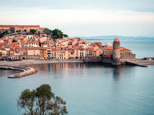 Este pueblo de Francia parece un cuadro y est&aacute; a solo dos horas de Espa&ntilde;a: aqu&iacute; muri&oacute; un gran poeta