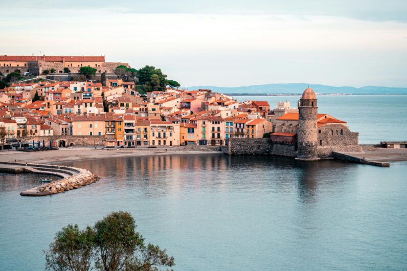 Este pueblo de Francia parece un cuadro y est&aacute; a solo dos horas de Espa&ntilde;a: aqu&iacute; muri&oacute; un gran poeta