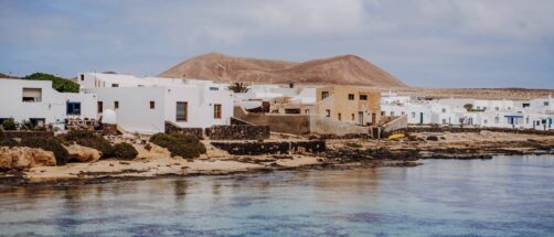 La isla espa&ntilde;ola que puedes recorrer pr&aacute;cticamente entera a pie y donde siempre parece verano