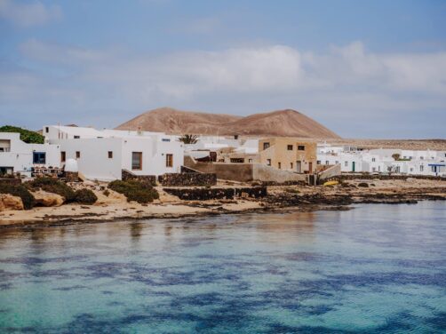 La isla espa&ntilde;ola que puedes recorrer pr&aacute;cticamente entera a pie y donde siempre parece verano
