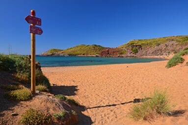 La mejor ruta de senderismo para inaugurar el oto&ntilde;o est&aacute; en una isla espa&ntilde;ola y pasa por sitios preciosos