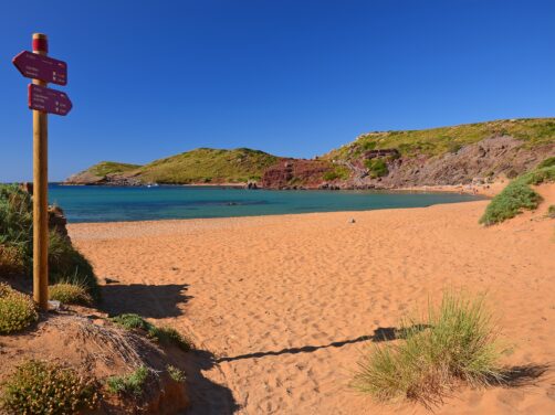 La mejor ruta de senderismo para inaugurar el oto&ntilde;o est&aacute; en una isla espa&ntilde;ola y pasa por sitios preciosos