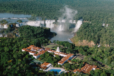 Dormir frente a las cataratas de Iguaz&uacute;: as&iacute; es el &uacute;nico hotel situado dentro del parque nacional