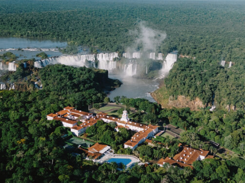Dormir frente a las cataratas de Iguaz&uacute;: as&iacute; es el &uacute;nico hotel situado dentro del parque nacional
