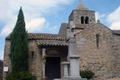 El pueblo m&aacute;s bonito y desconocido de la Costa Brava tiene d&oacute;lmenes, bosques y una escritora &uacute;nica