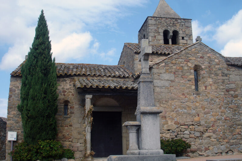 El pueblo m&aacute;s bonito y desconocido de la Costa Brava tiene d&oacute;lmenes, bosques y una escritora &uacute;nica