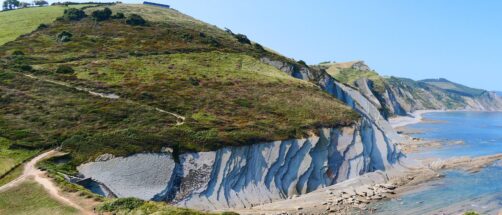 As&iacute; es la ruta de senderismo m&aacute;s bonita del norte de Espa&ntilde;a: caser&iacute;os, acantilados y el prodigio del flysch