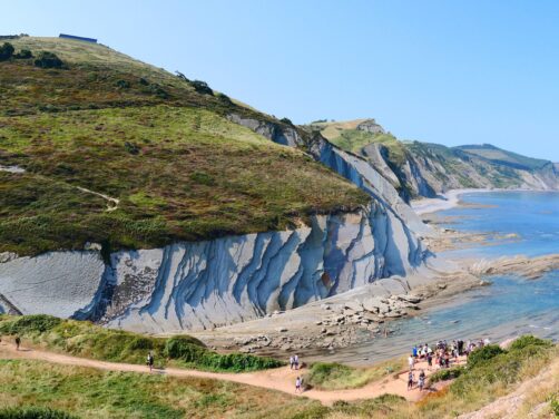 As&iacute; es la ruta de senderismo m&aacute;s bonita del norte de Espa&ntilde;a: caser&iacute;os, acantilados y el prodigio del flysch